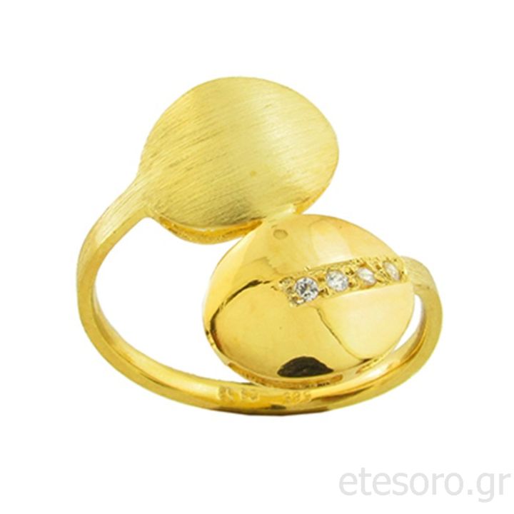 14K Gold Ring With Zirconia Stones